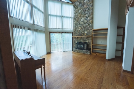 Mountain Chalet for Sale at Auction in Seven Devils NC - image 5