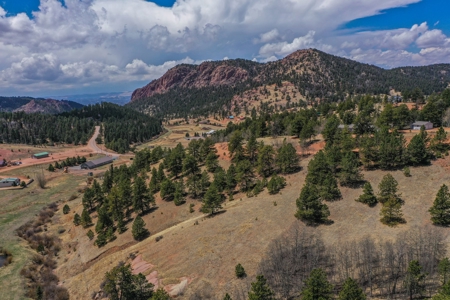 Beautiful Majestic Properties with Breathtaking Scenic Views - image 16