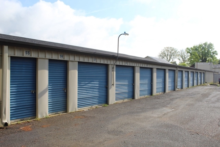 ** PENDING ** Storage Unit Complex for Auction - image 18