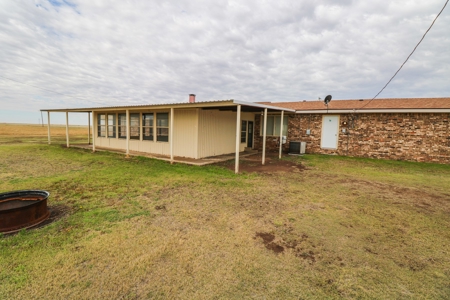Quiet Country Living In Floydada, Tx - image 33