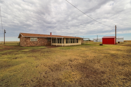Quiet Country Living In Floydada, Tx - image 34