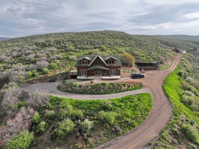 Mountain Log Home with Barn, Exceptional Mule Deer Hunting - image 1