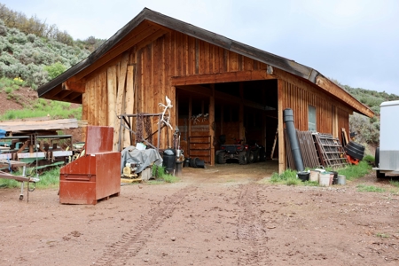Mountain Log Home with Barn, Exceptional Mule Deer Hunting - image 30