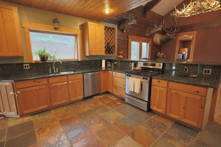 Mountain Log Home with Barn, Exceptional Mule Deer Hunting - image 4