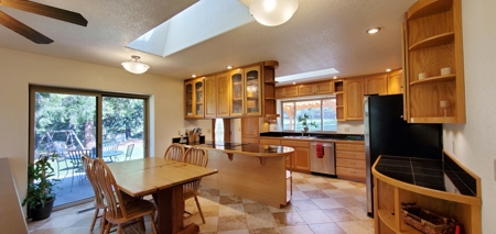 Southern Oregon Timbered Country Home w/possible owner carry - image 8