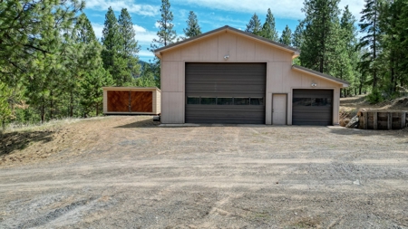 Southern Oregon Timbered Country Home w/possible owner carry - image 7