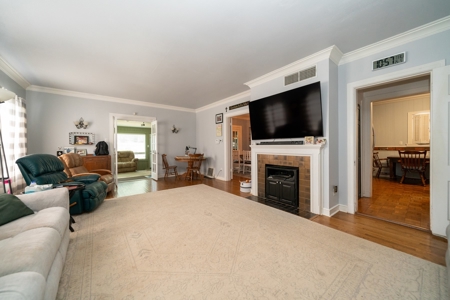 Historic Home with Large Lot in Longview, Texas - image 3