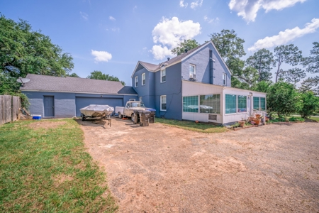 Historic Home with Large Lot in Longview, Texas - image 23