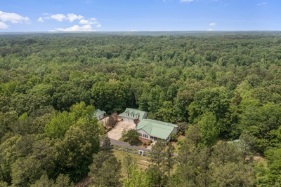 TN Family Compound w/191 Ac, Shops, Creeks, Timber, Wildlife