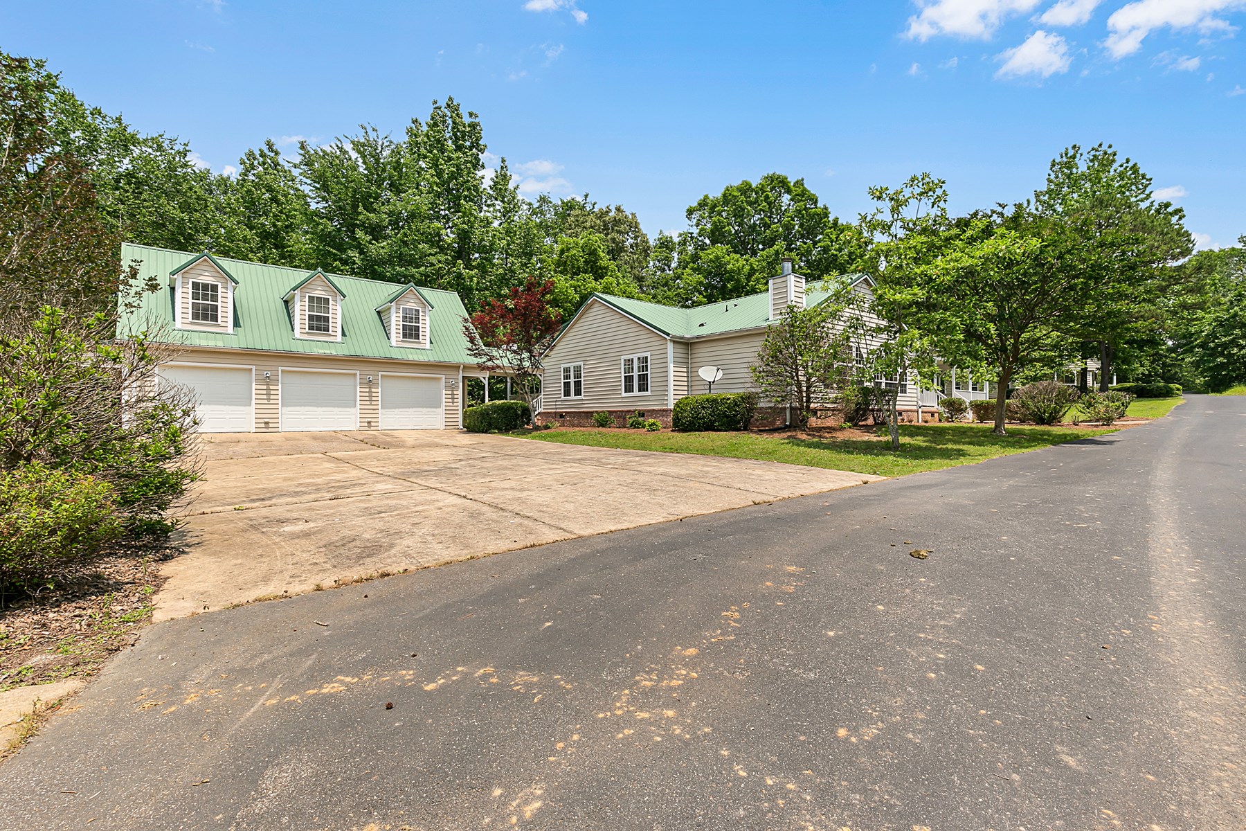 TN Family Compound w/191 Ac, Shops, Creeks, Timber, Wildlife - image 2