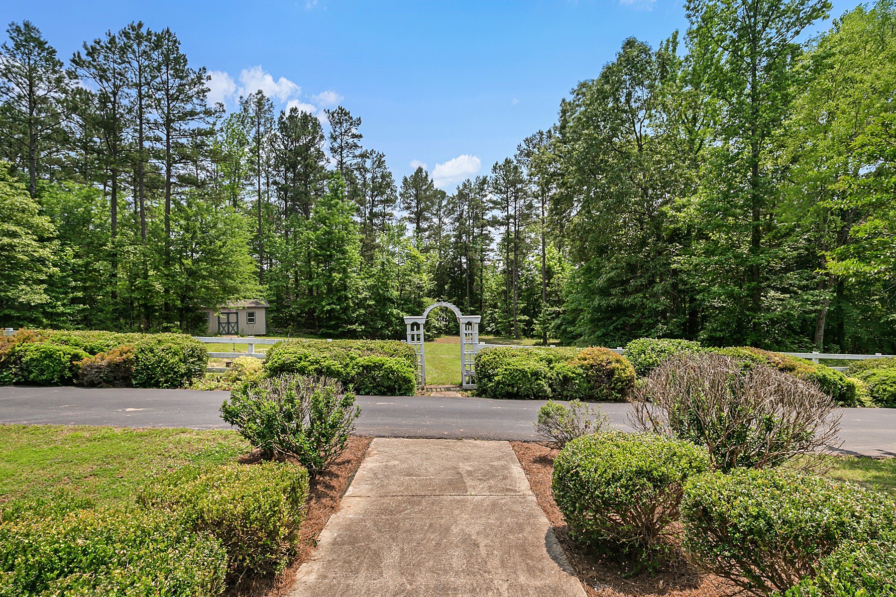 TN Family Compound w/191 Ac, Shops, Creeks, Timber, Wildlife - image 5