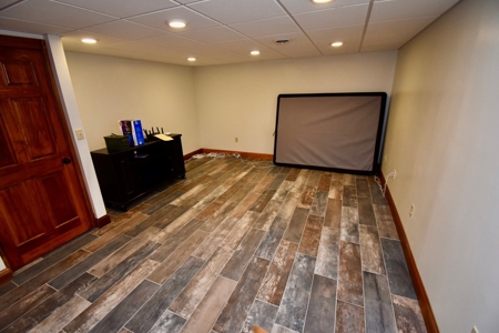 Southern Indiana Country Home - image 38