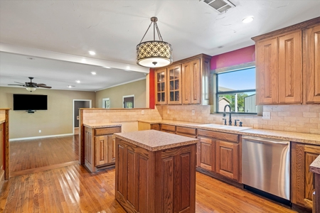Home with Barn for Sale in Canton, Texas - image 17