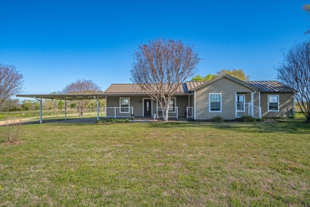 Home with Barn for Sale in Canton, Texas - image 10