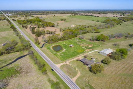 Home with Barn for Sale in Canton, Texas - image 4