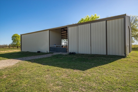 Home with Barn for Sale in Canton, Texas - image 35