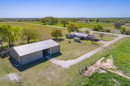 Home with Barn for Sale in Canton, Texas - image 7