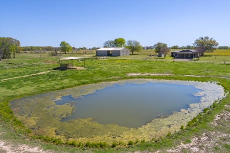Home with Barn for Sale in Canton, Texas - image 6
