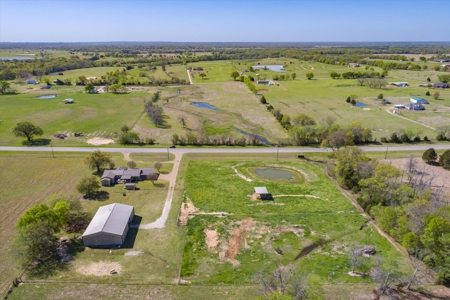 Home with Barn for Sale in Canton, Texas - image 9