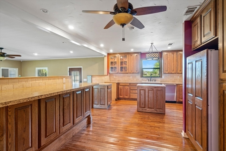 Home with Barn for Sale in Canton, Texas - image 18