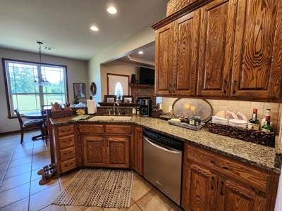 Country Home & Shop on 4 Acres – Poteau, Oklahoma - image 19