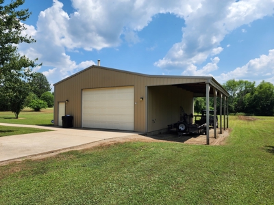 Country Home & Shop on 4 Acres – Poteau, Oklahoma - image 8