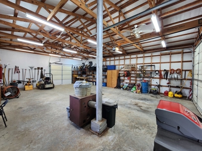 Country Home & Shop on 4 Acres – Poteau, Oklahoma - image 13