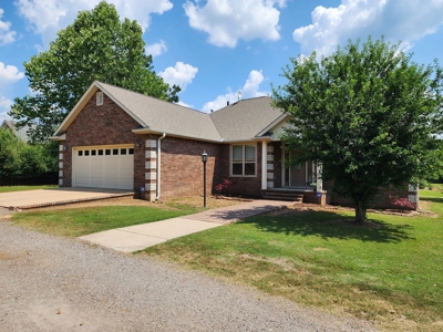 Country Home & Shop on 4 Acres – Poteau, Oklahoma - image 3