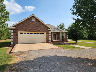 Country Home & Shop on 4 Acres – Poteau, Oklahoma - image 2