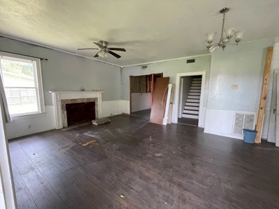 Investor Special: Charming Farmhouse in Lumberton, TX - image 9