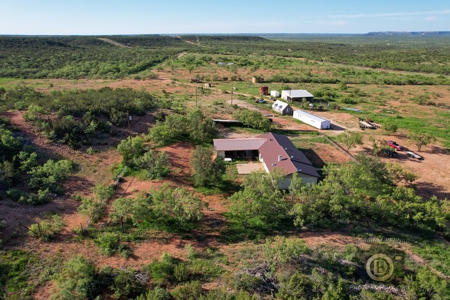 Texas High-Fenced Hunting Ranch near San Angelo and Midland - image 1