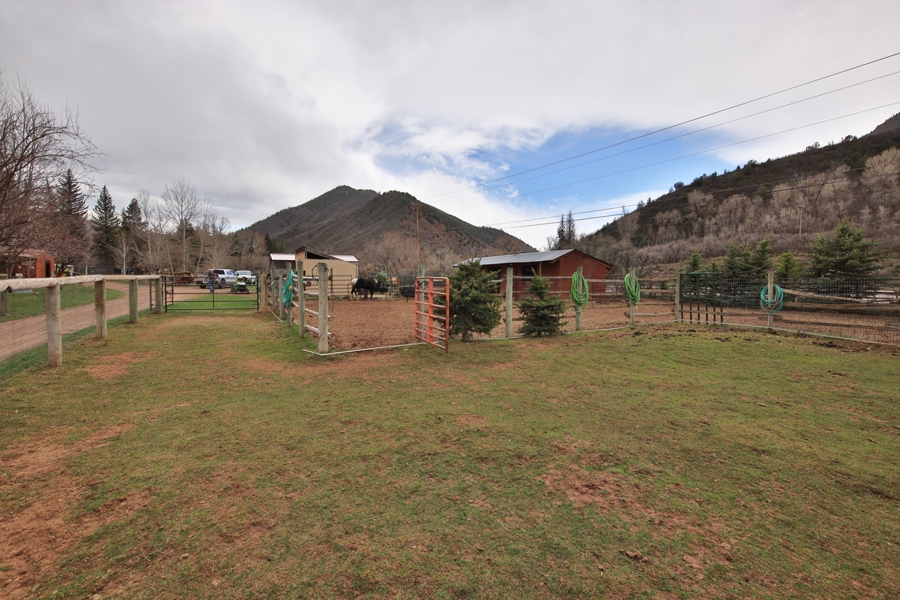 Fishing Property with Acreage Near Aspen CO