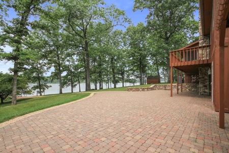 Lakefront Custom Home on Arrowhead Lake, West Plains, MO - image 5