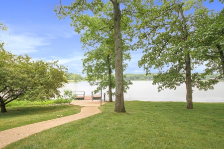 Lakefront Custom Home on Arrowhead Lake, West Plains, MO - image 4