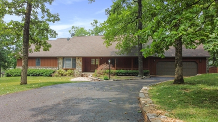 Lakefront Custom Home on Arrowhead Lake, West Plains, MO - image 11