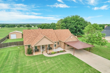 Home For Sale In Sayre, Oklahoma - image 1