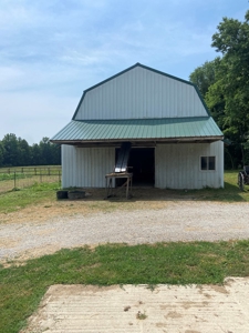 Country Home and  Farm in Metcalfe County - image 2