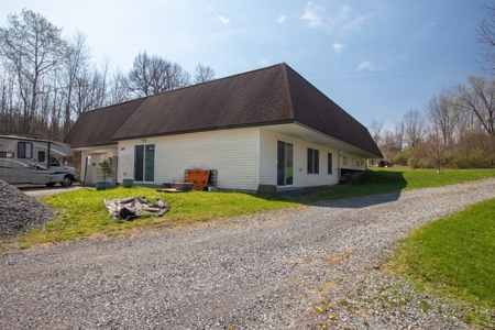 Country Home For Sale in Root, New York - image 4
