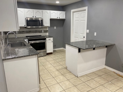 Newly remodeled HOME for SALE in TOWN - image 39