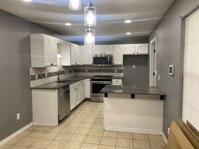 Newly remodeled HOME for SALE in TOWN - image 19