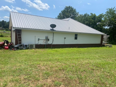 Newly remodeled HOME for SALE in TOWN - image 16