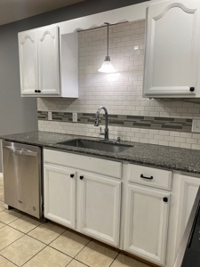 Newly remodeled HOME for SALE in TOWN - image 36