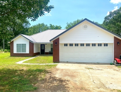 Newly remodeled HOME for SALE in TOWN - image 14