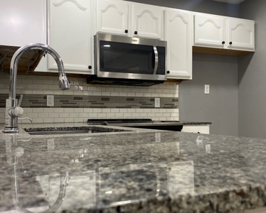 Newly remodeled HOME for SALE in TOWN - image 37