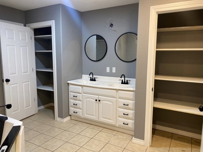 Newly remodeled HOME for SALE in TOWN - image 26