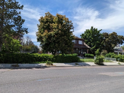 Eastern Oregon Turn of the Century Three Bedroom Home - image 3