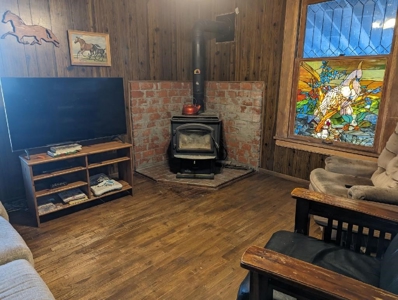 Eastern Oregon Turn of the Century Three Bedroom Home - image 7