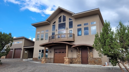 Luxury Home With Acreage For Sale in Montrose, Colorado - image 2