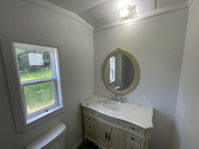 Country Home on Acreage in LaRue, Texas - image 32