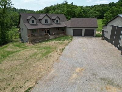 Cape Cod Home on 33 acres in Somerset Ohio - image 3